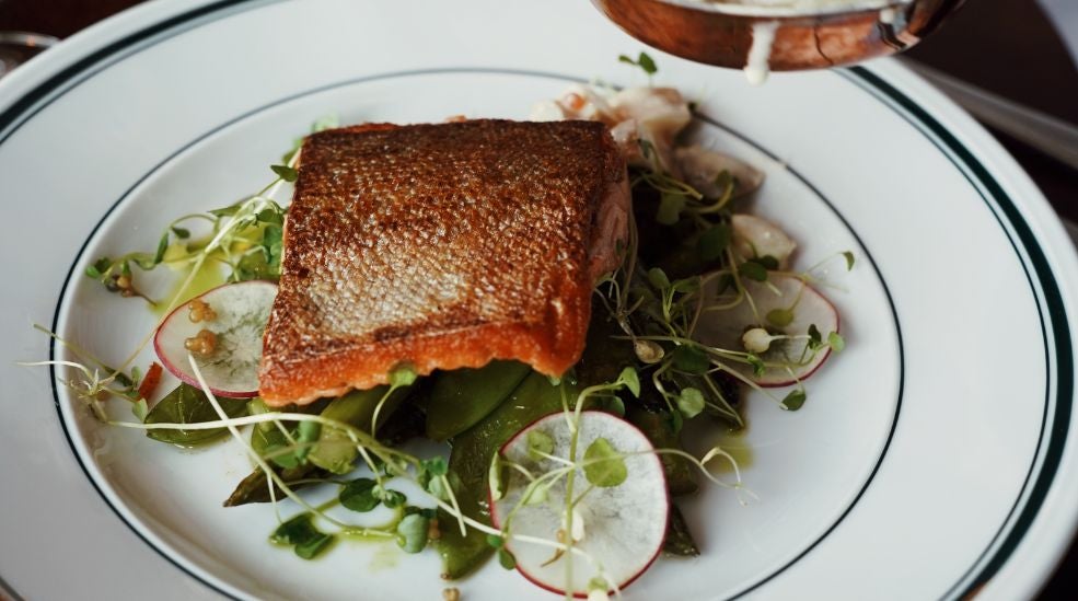 Upea elämyspaketti: illallinen, hotelliyö ja aamiainen