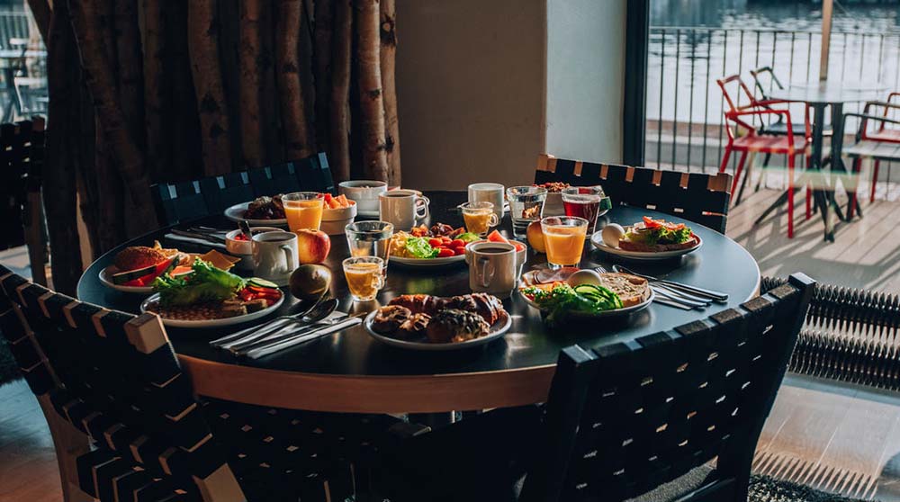 Syksyn etu – hotelliaamiainen 15 €