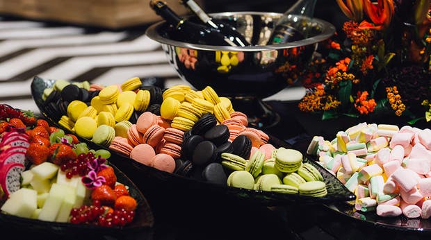 Snackseja, kaikkea aina makeista herkuista terveellisempiin vaihtoehtoihin, Clarion Hotel Helsinki Airportissa, joka on osa Nordic Choice Hotels -ketjua