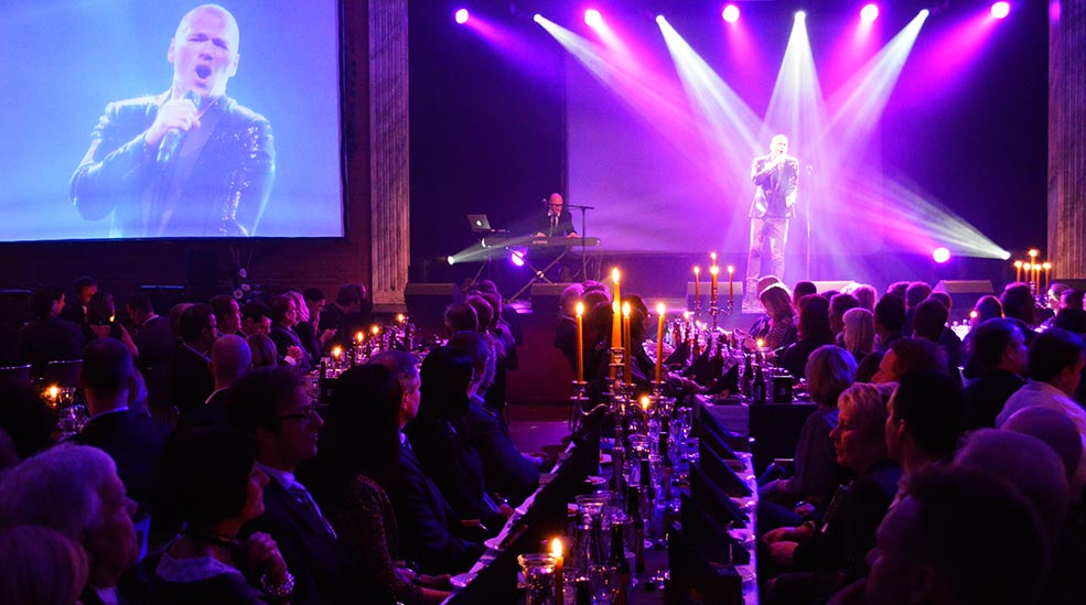 Illallisshow artisti Andreas Lundstedtin kanssa Stora Björn -tilassa, Quality Hotel Galaxenissa, Borlängessä