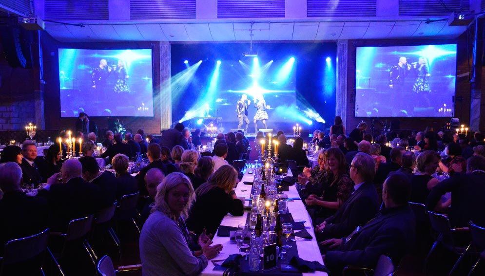 Show ja illallinen Stora Björn -tapahtumatilassa, Quality Hotel Galaxenissa, Borlängessä