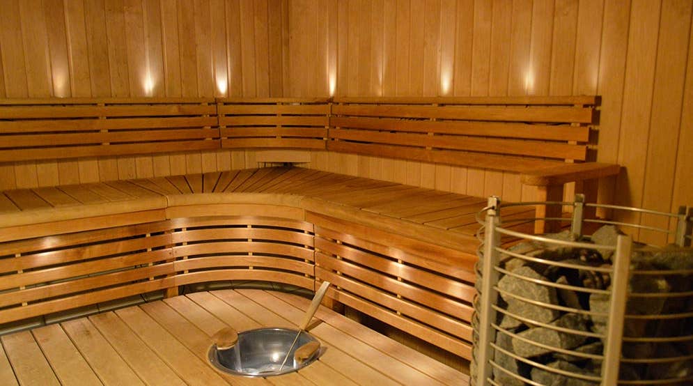Miesten sauna Borlängen Quality Hotel Galaxenin rentoutumisosastolla